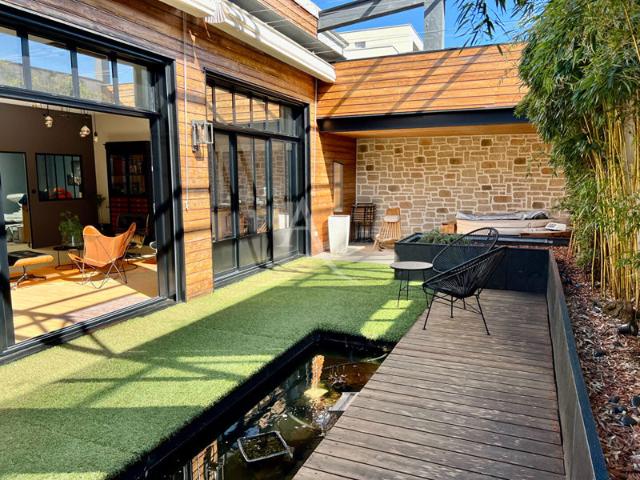 Loft d'EXCEPTION NON MEUBLE avec grande terrasse proche du centre ville et de la place des Carmes