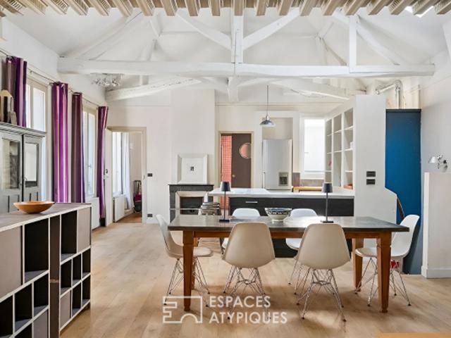 Loft en étage avec charpente apparente aux Batignolles