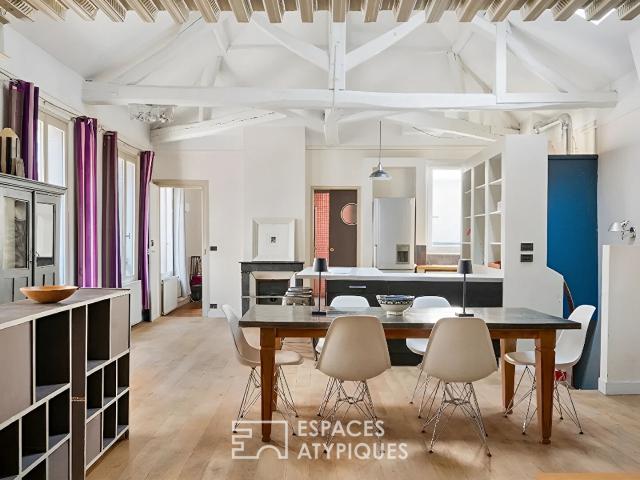 Loft en étage avec charpente apparente aux Batignolles