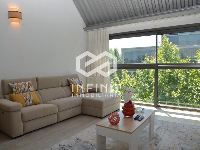 Loft en venta en Alcalá de Henares, Reyes Católicos. Diseño contemporáneo y luz natural en un espacio único. Para vivir o trabajar con estilo. Lofts Alcalá de.