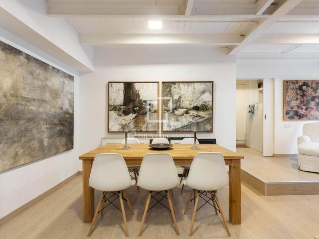 Loft en venta en Barcelona, Vila de Gràcia. Loft en excelentes condiciones de 2 dormitorios con 10 m de terraza en venta en Gràcia, Barcelona. Lofts.