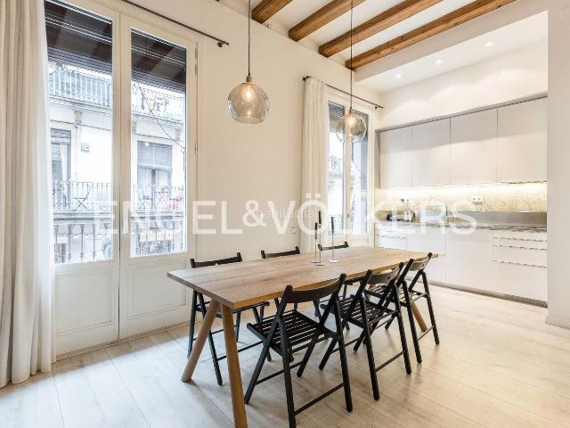 Loft en venta en Barcelona, Raval. Acogedor Loft reformado junto al metro Liceu. Lofts.