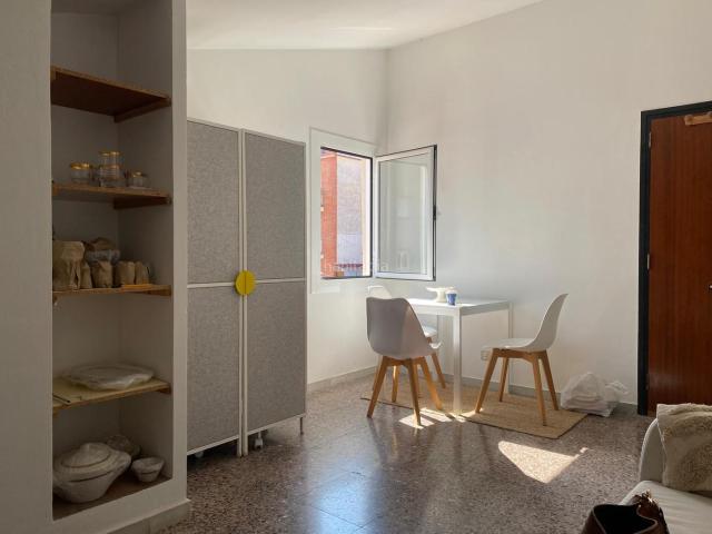 Loft en venta en Barcelona, Sants. SOBREÁTICO TIPO LOFT REFORMADO LUMINOSO Y CON VISTAS DESPEJADAS. Lofts.