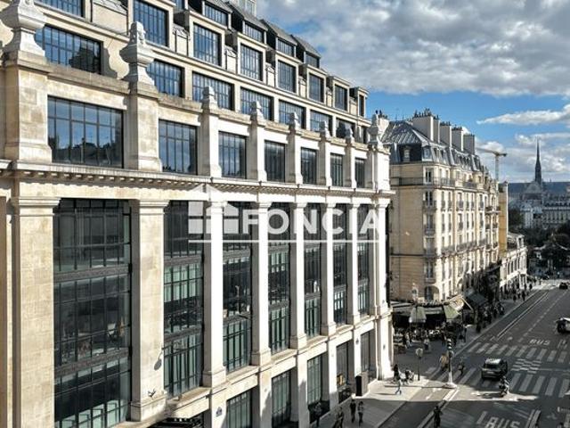 Loft ensoleillé en etage eleve par ascenseur avec vue ciel