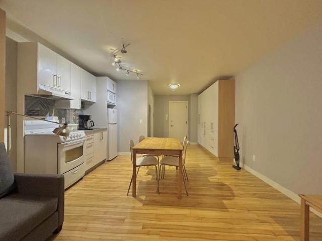 Loft entièrement meublé à louer Vieux Québec août 2026