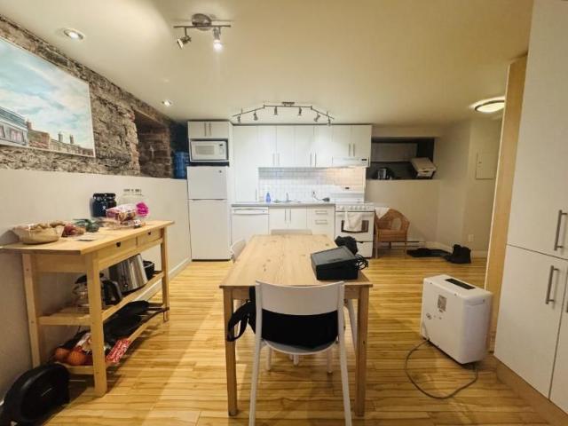 Loft entièrement meublé à louer Vieux Québec août 2026