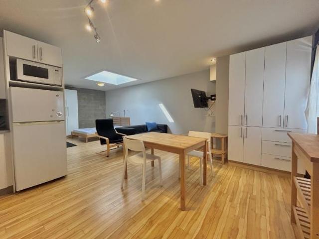 Loft entièrement meublé à louer Vieux Québec juillet 2025