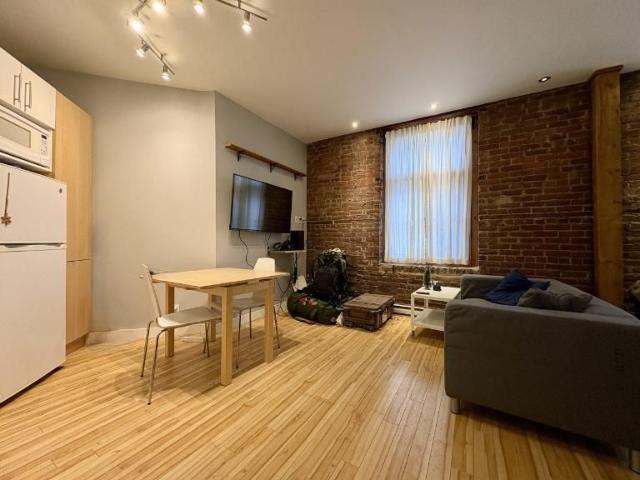 Loft entièrement meublé à louer Vieux Québec juillet 2026