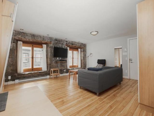 Loft entièrement meublé à louer Vieux Québec juillet 2026
