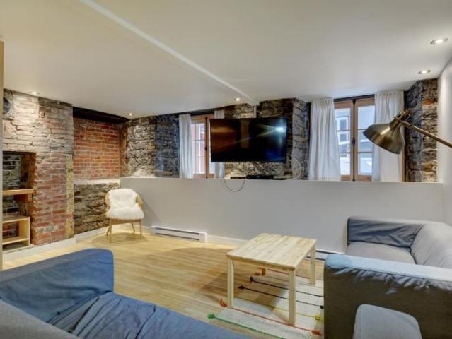 Loft entièrement meublé à louer Vieux Québec juillet 2026