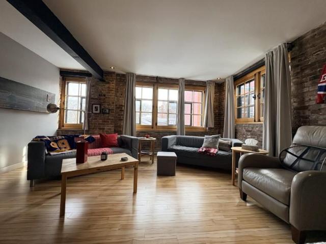 Loft entièrement meublé à louer Vieux Québec juillet 2026