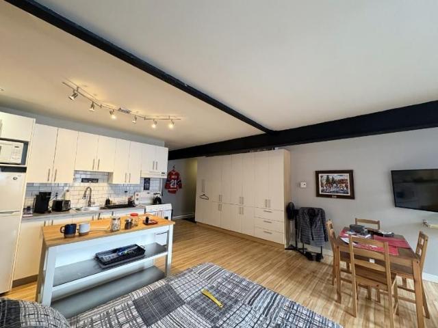 Loft entièrement meublé à louer Vieux Québec juillet 2026