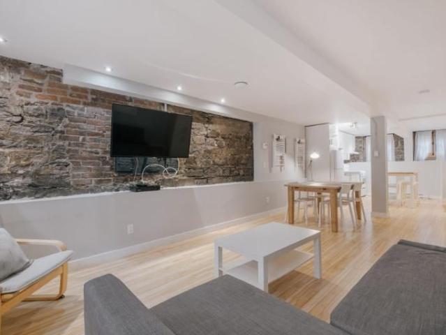 Loft entièrement meublé à louer Vieux Québec septembre 2026