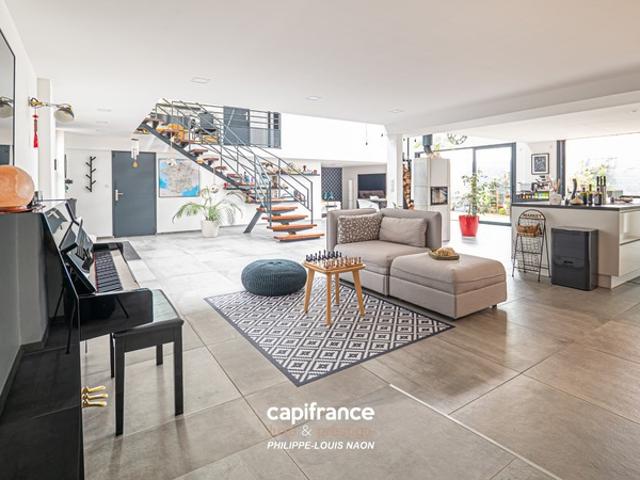 LOFT ENTIEREMENT RÉNOVÉ
