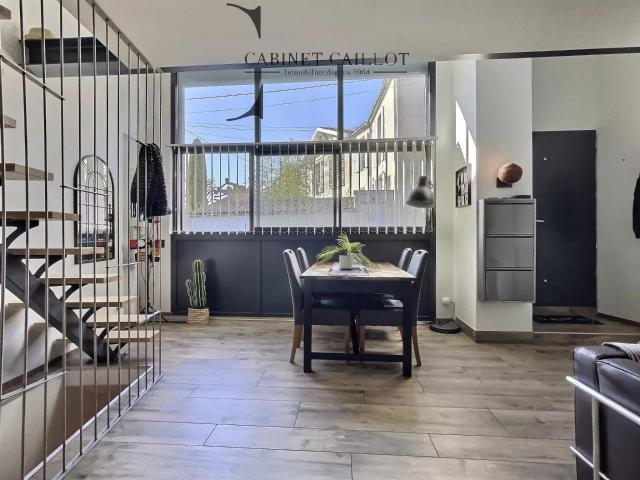 LOFT Hyper centre T4 SAINTES rive gauche réf.30636 105m² Saintes