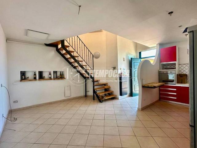 Loft in vendita a Massa via Aurelia Sud 90, Turano