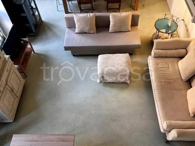 Loft in vendita a Milano via Novi, 3, Solari