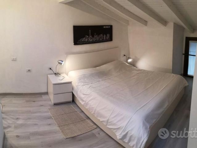 Loft ristrutturato con garage in centro Arona af