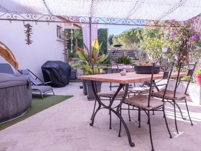 Loft Rocbaron 4 pièce s 157,4 m2 loi Carrez, logement d'exception