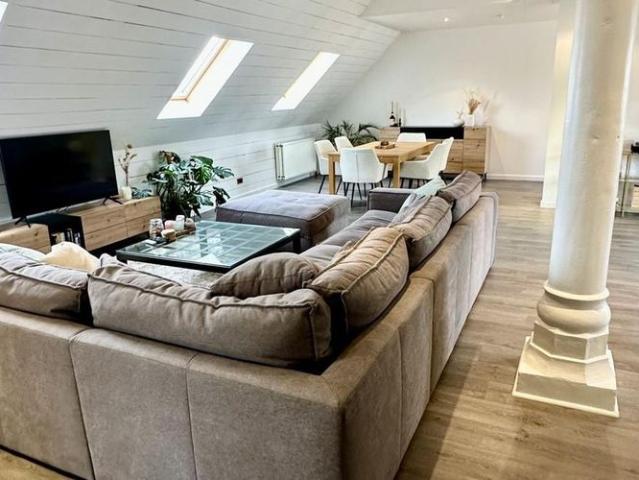 Loft te huur in Mariakerke voor € 1.120 met 3 slaapkamers