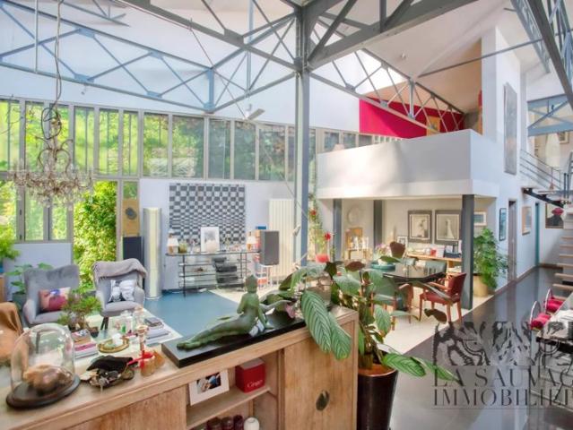 Loft traversant d' 160 m2 avec jardin arboré Mairie de Montreuil