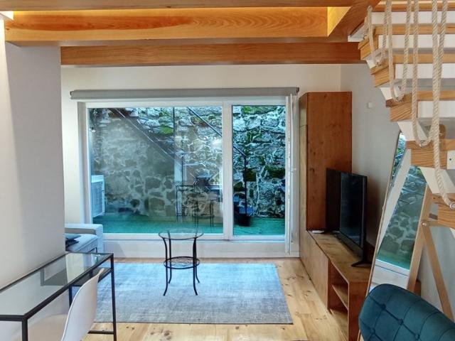 Loft with garden in central Porto – quiet and bright, Porto Amsterdam Apartments for Rent