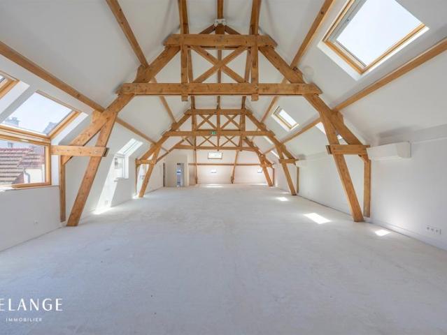 Loft 177 m² DPE A · Usage mixte
