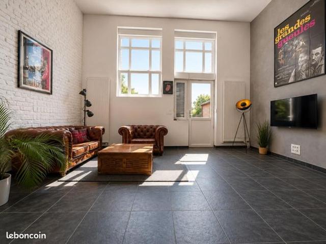 Loft 1 pièce 129 m²