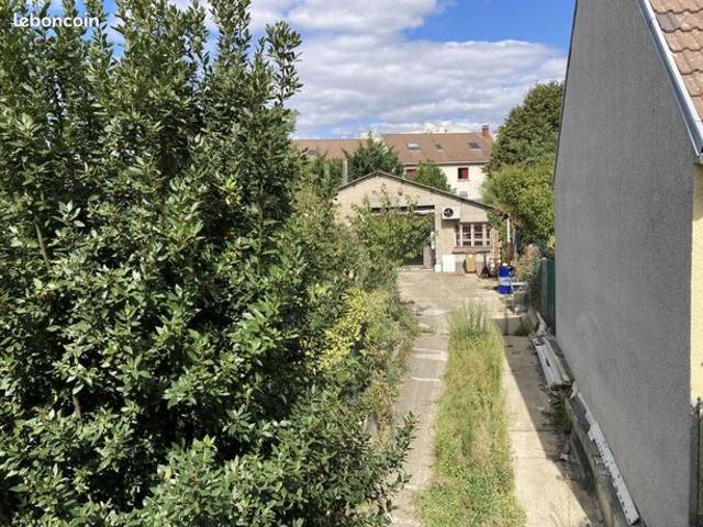 Loft 1 pièce 240 m²