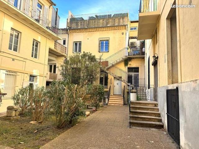 Loft 1 pièce 322 m²
