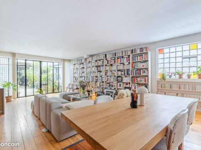 Loft 2 pièces 111 m²
