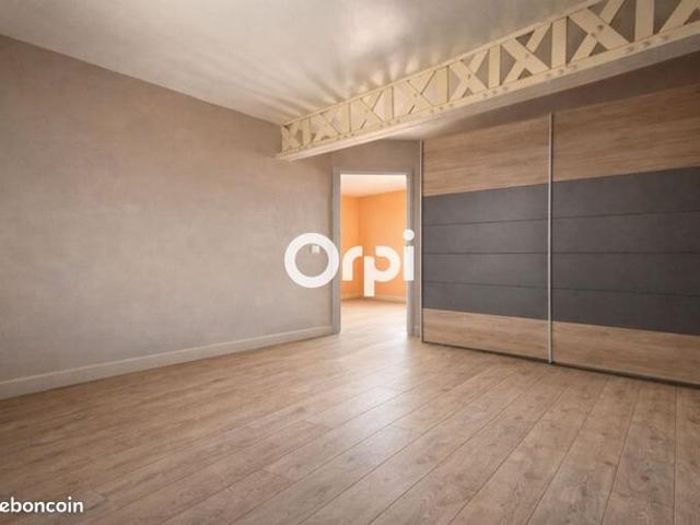 Loft 2 pièces 66 m²