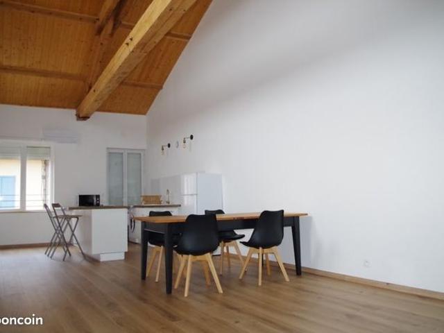 Loft 2 pièces 75 m²