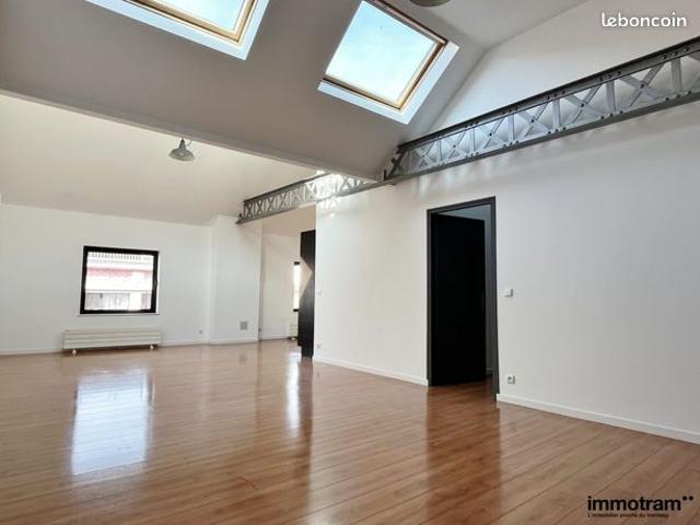 Loft 2 pièces 75 m²