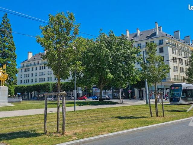 Loft 2 pièces 77 m²