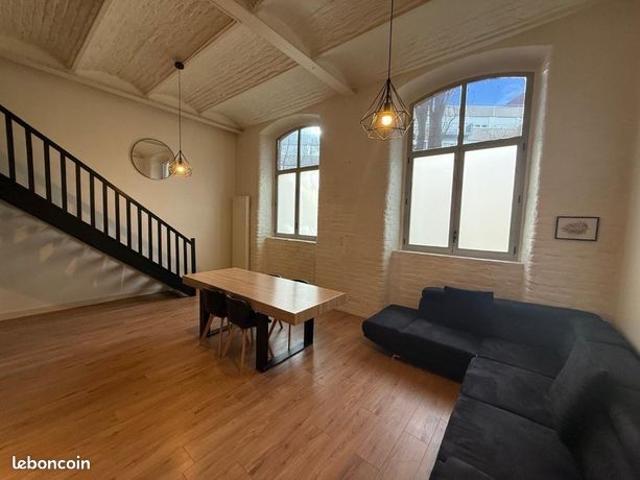 Loft 2 pièces 82 m²