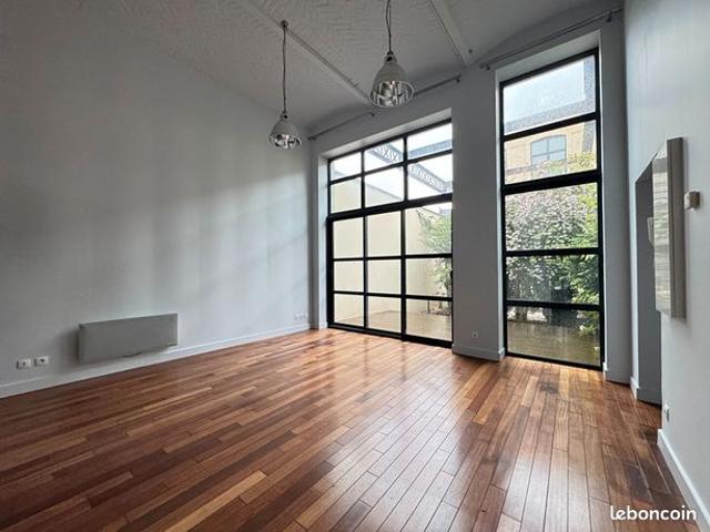 Loft 2 pièces 83 m²