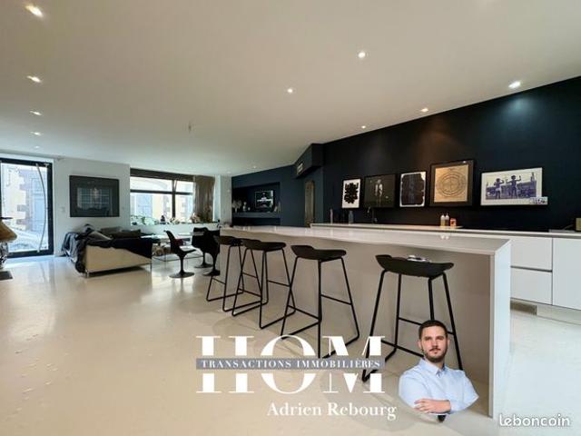 Loft 3 pièces 170 m²