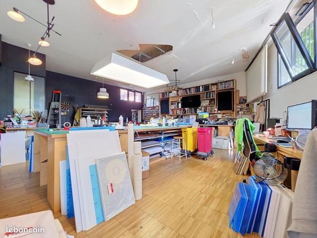 Loft 3 pièces 179 m²