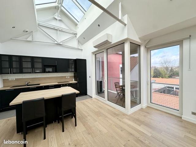 Loft 3 pièces 77 m²