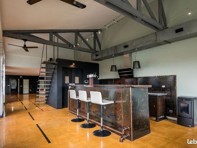 Loft 4 pièces 213 m²