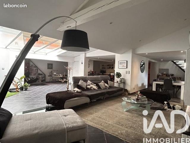 Loft 5 pièces 240 m²