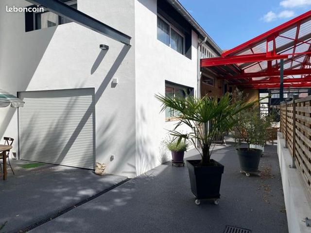 Loft 5 pièces 369 m²