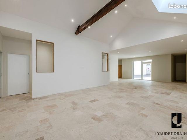 Loft 6 pièces 208 m²