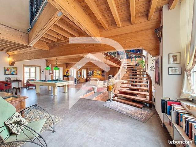 Loft 6 pièces 345 m²