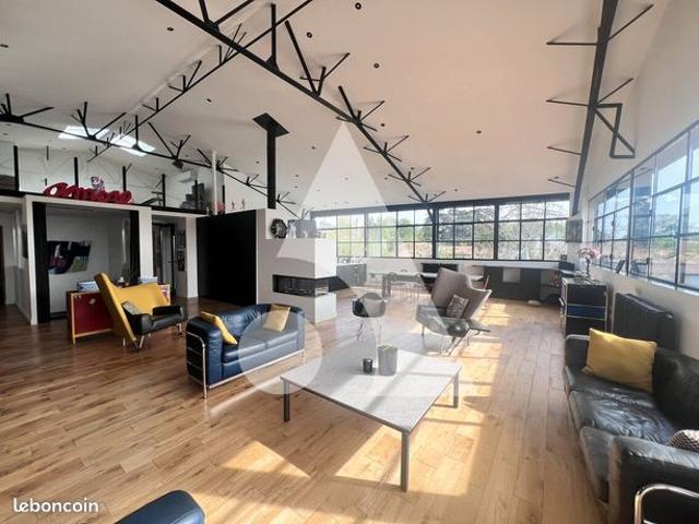 Maison 6 pièces 323 m²