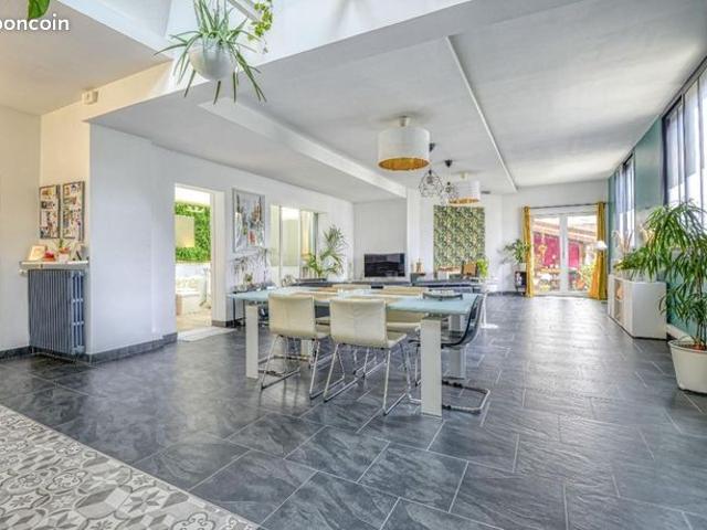 Loft 7 pièces 216 m²