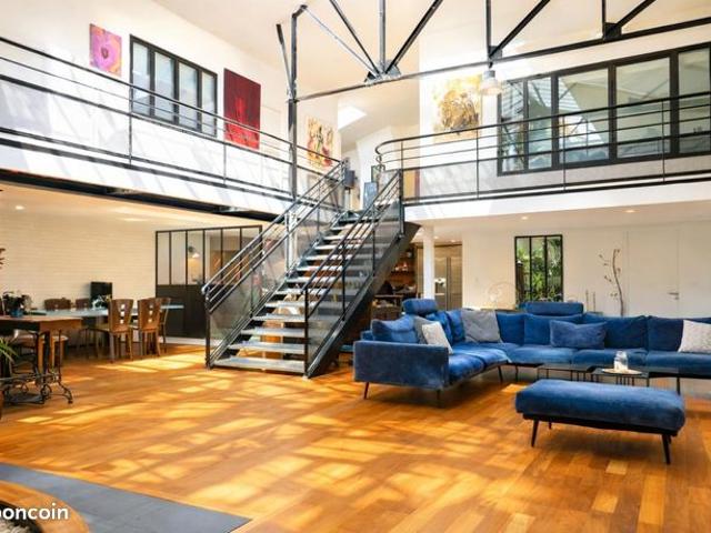 Loft 7 pièces 318 m²