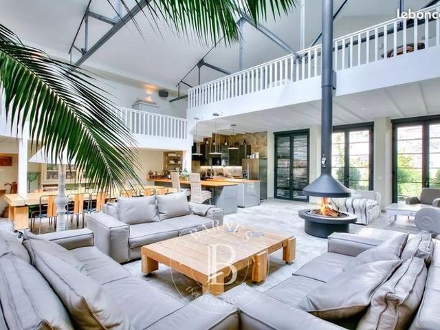 Loft 7 pièces 320 m²