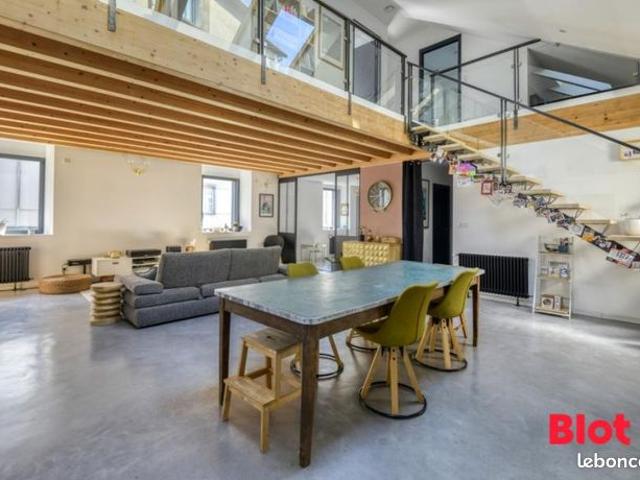 Loft 8 pièces 177 m²